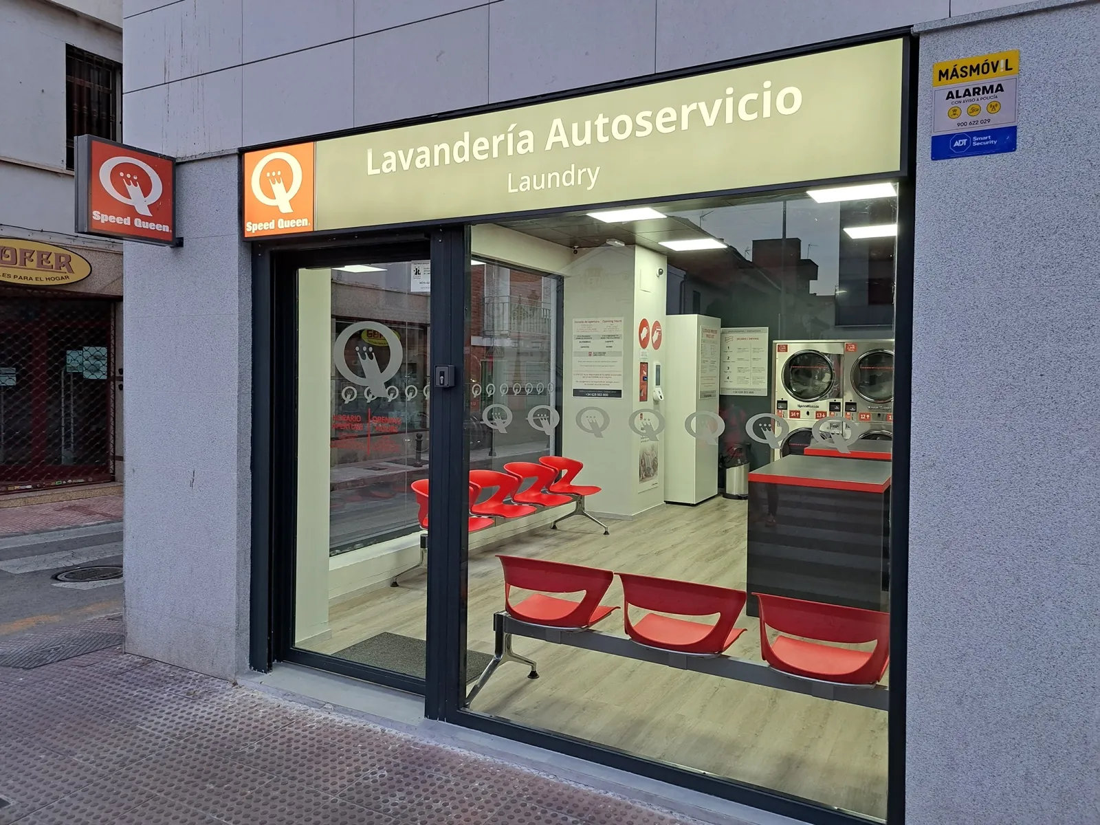 Lavandería autoservicio Gira Gira en Torrejón de Ardoz, Avda. de la Constitución 70